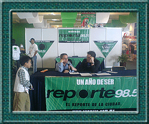 El famoso Dr. Carlos Carrillo (Dr. Tornado) entrevistado en la radio FM